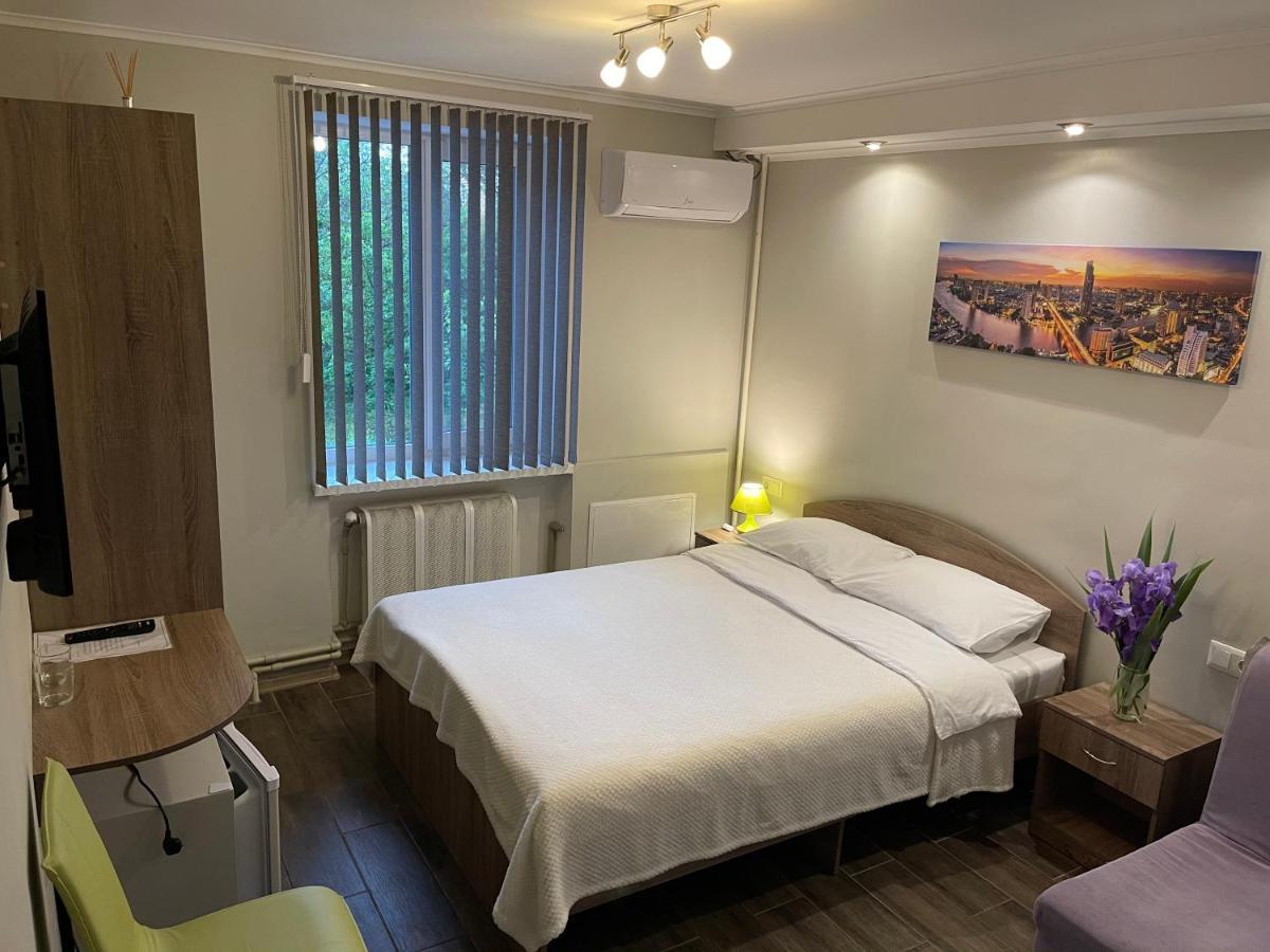 7Days Hotel Hadiach Buitenkant foto